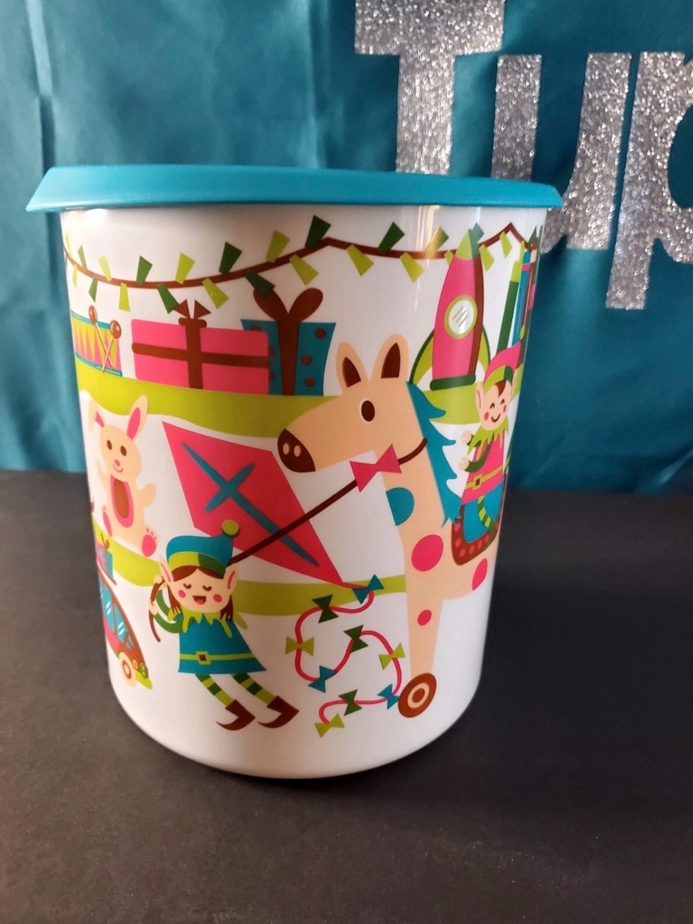 Tupperware One Touch Christmas Canister D 4.4L 18.5 cup Santas Workshop Elf New